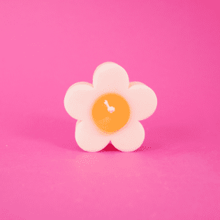 Daisy Sculpted Candle